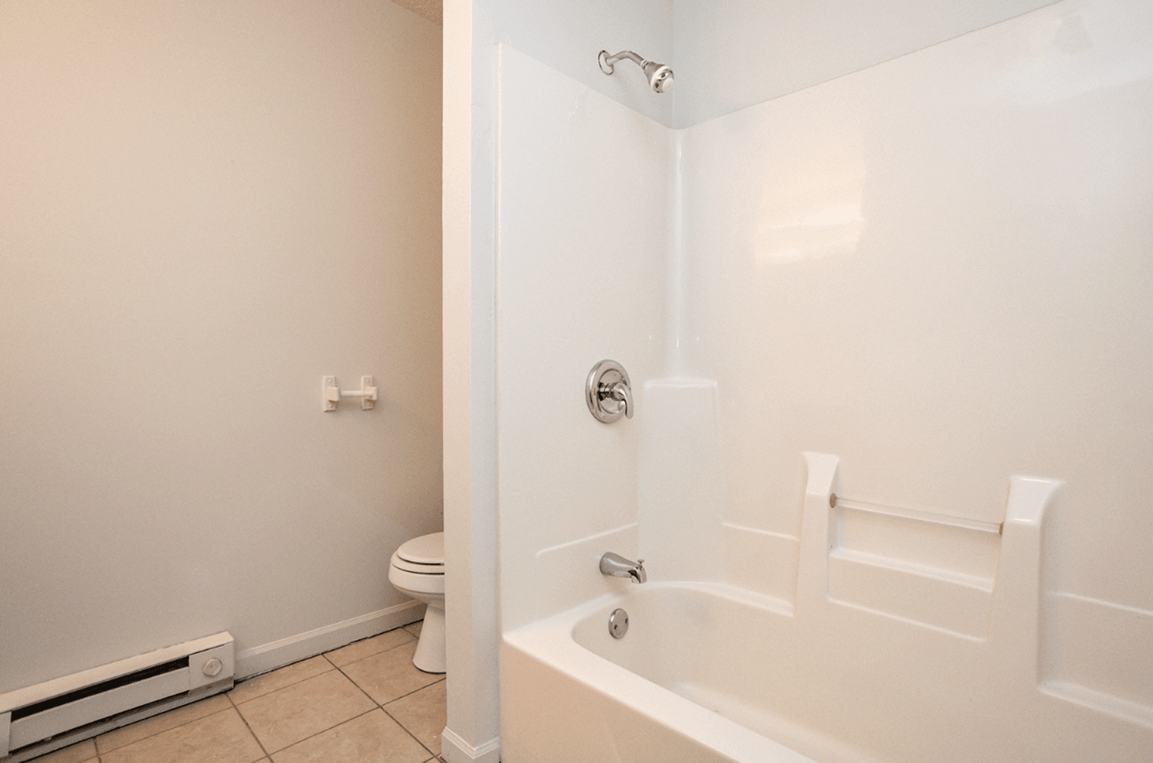Osceola Apartment: 113 Clay St #4