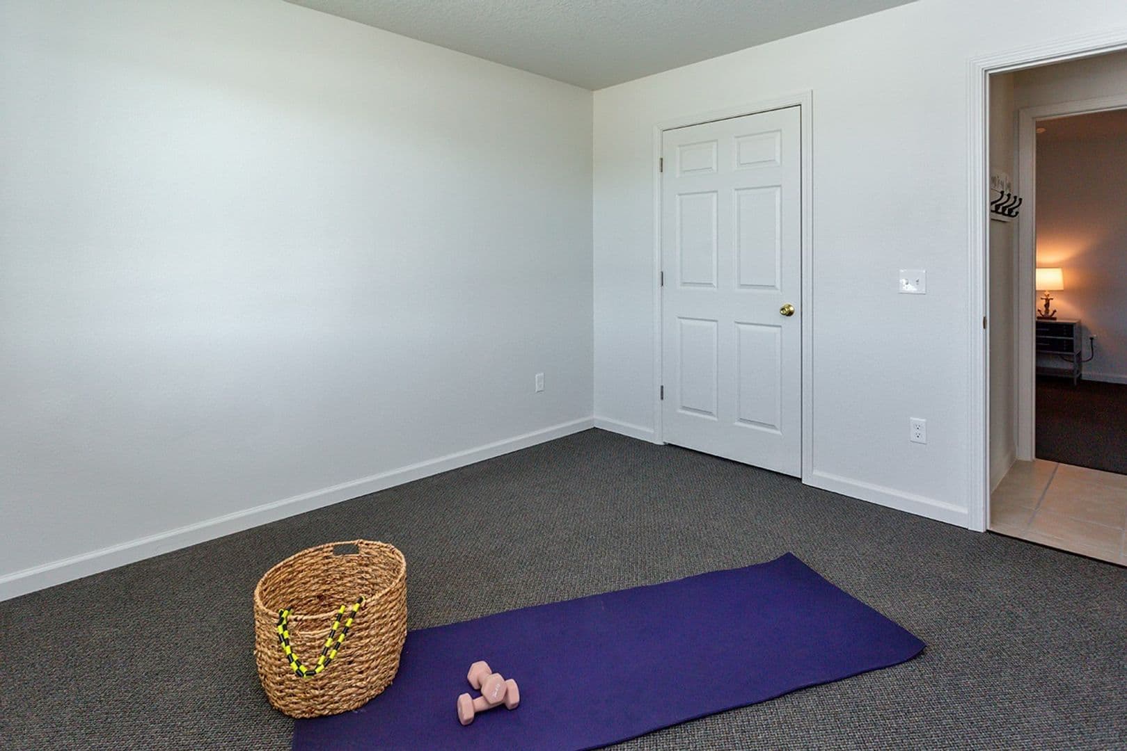 Marshalltown Apartment: 501 Plaza Heights Rd #16