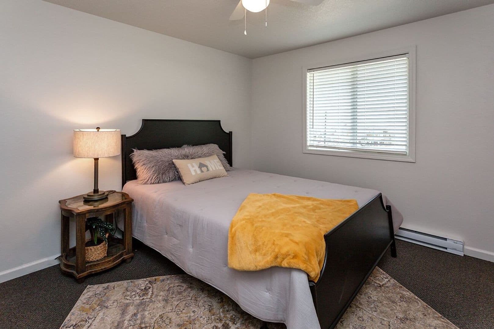 Des Moines Apartment: 3807 E. 27th St