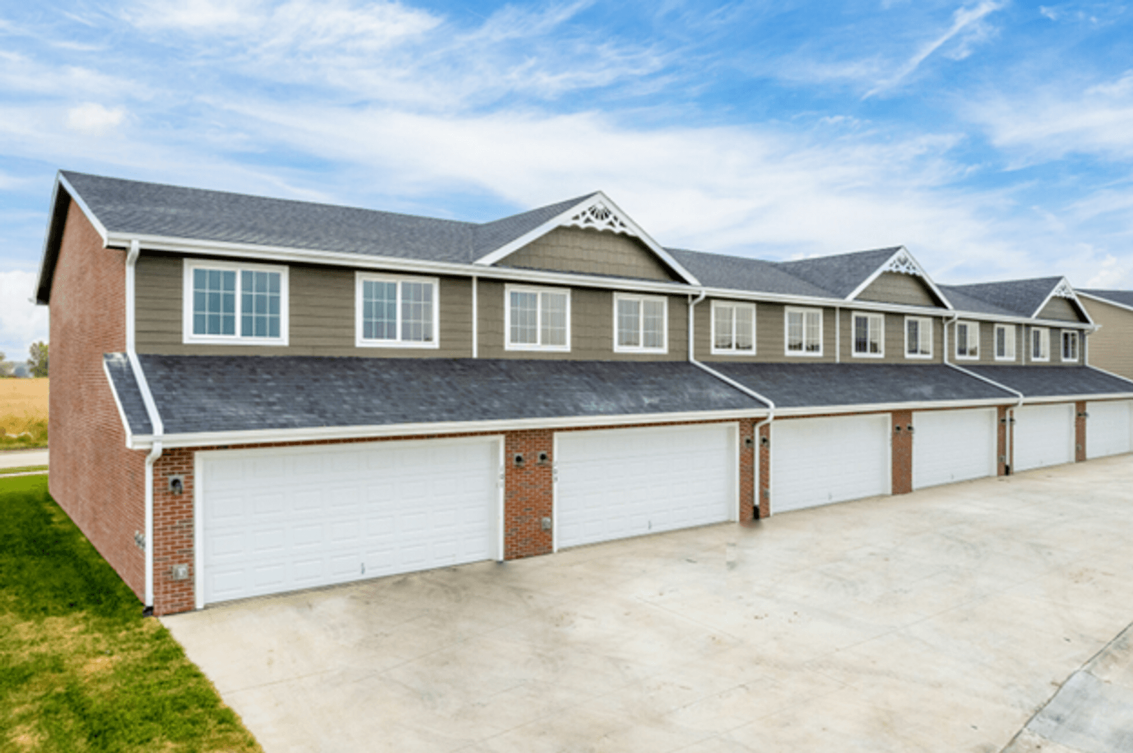 Pella Apartment: 1191 West 16th Street