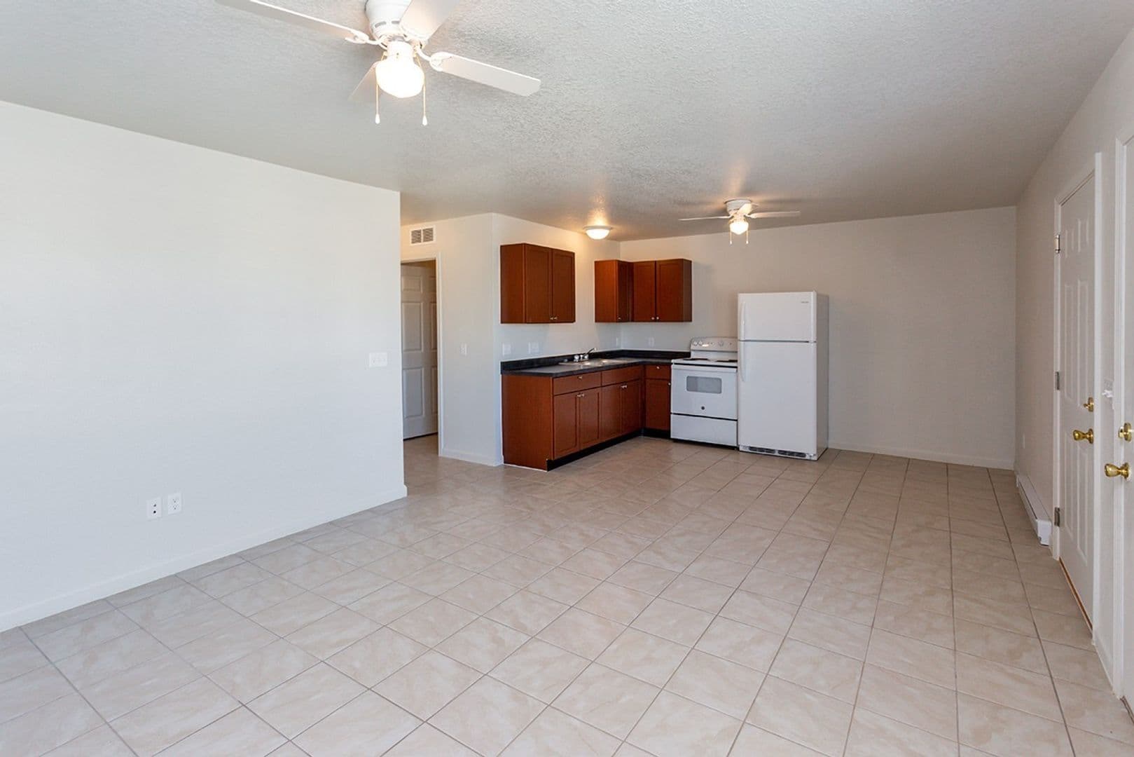 Marshalltown Apartment: 501 Plaza Heights Rd #16