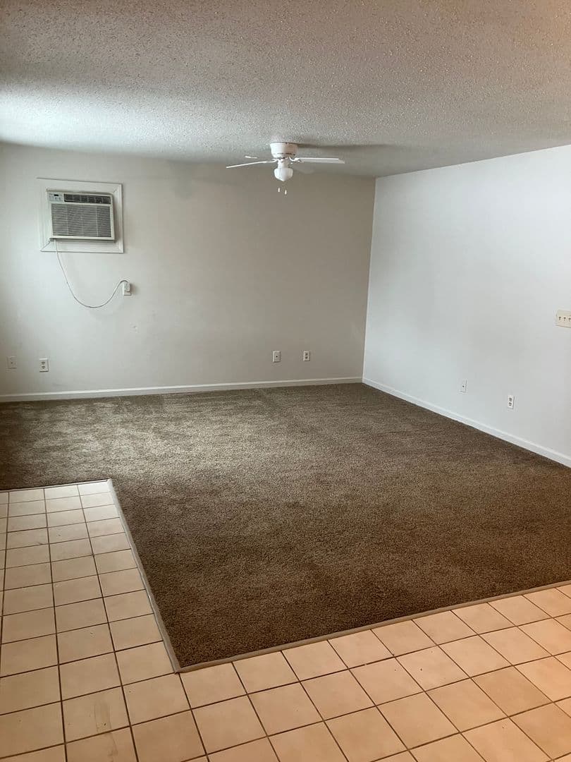 Newton Townhome: 1020 1st Ave W. #2