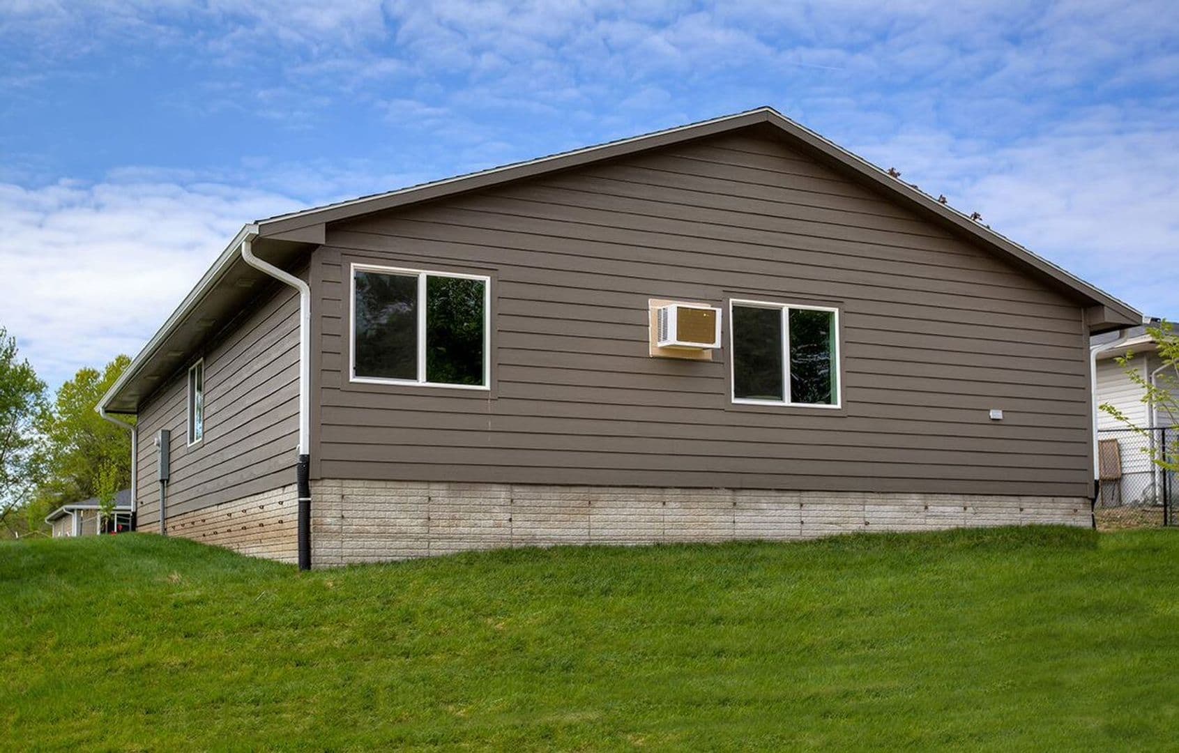 Des Moines Apartment: 4251 Grandview Ave