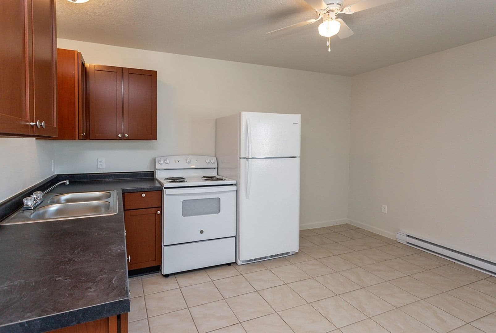 Marshalltown Apartment: 501 Plaza Heights Rd #16