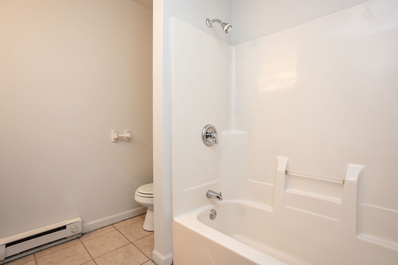 Grinnell Apartment: 232 8th Ave W 11