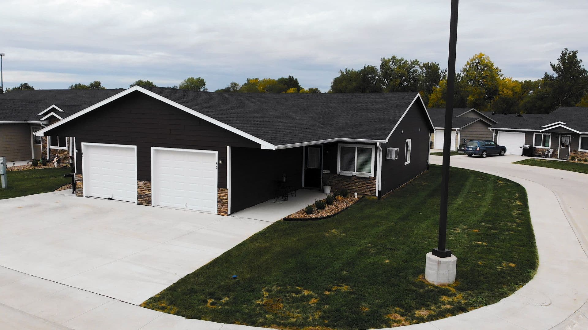Adel Townhome: 29456 Old Portland Rd;