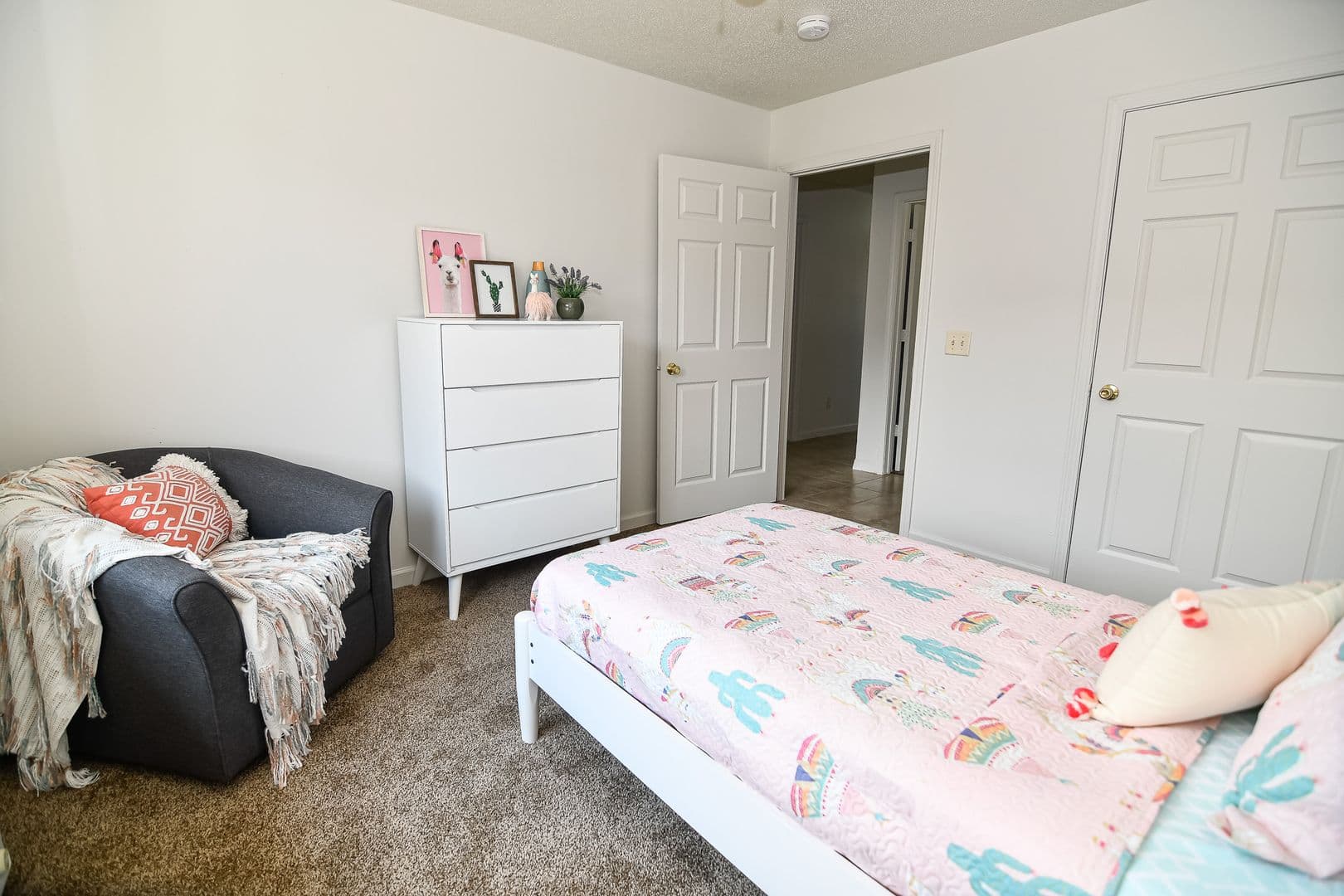 Grinnell Apartment: 232 8th Ave W 11