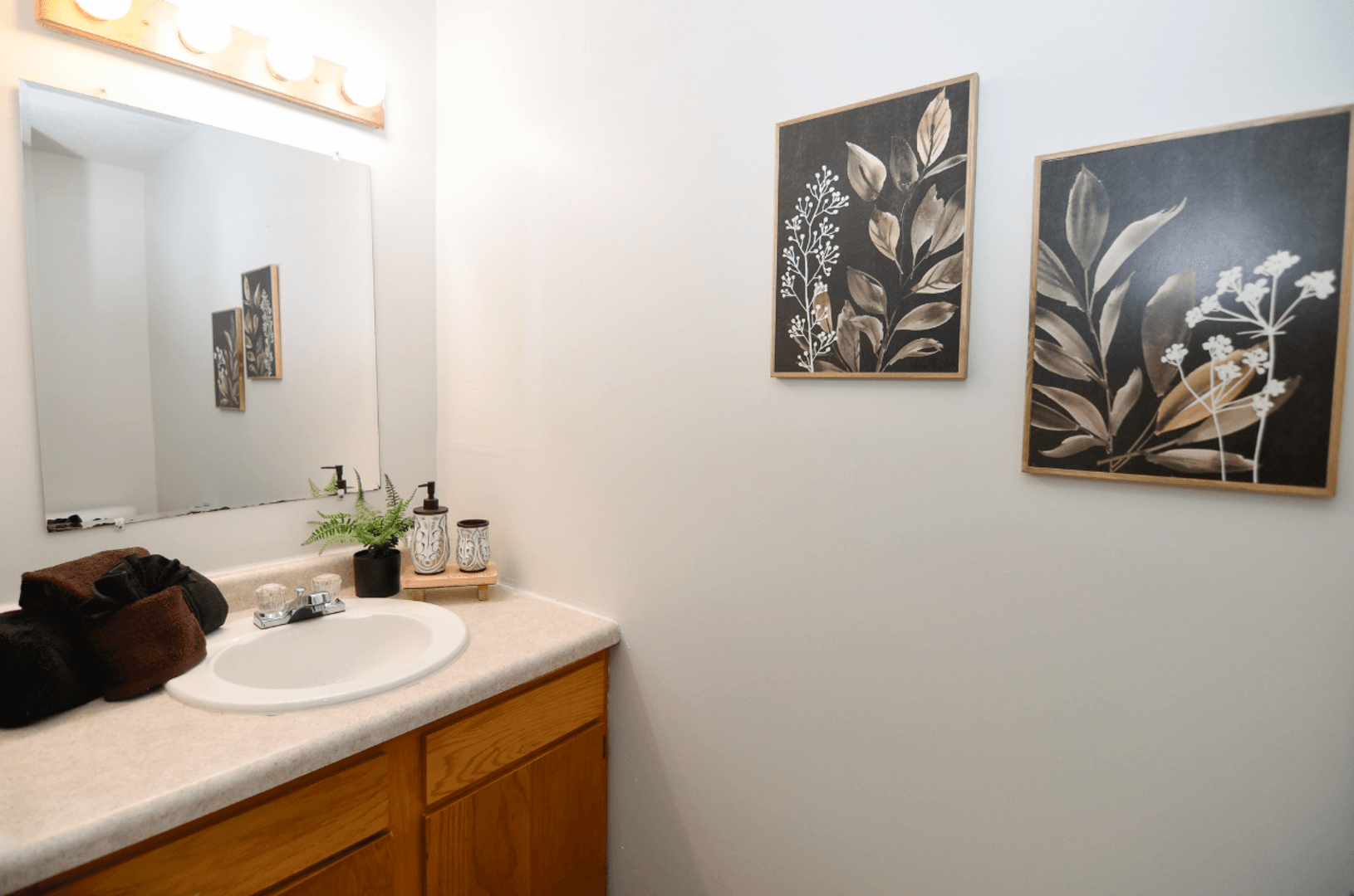 Newton Apartment: 709 1st St S.
