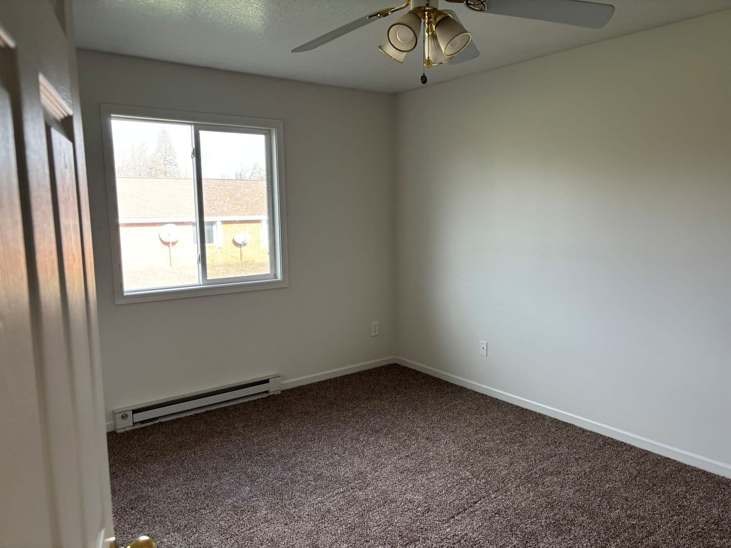 Prairie City Apartment: 107 W Steenhoek St