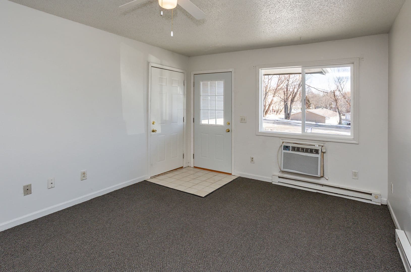 Newton Apartment: 1666 S. 15th Ave W