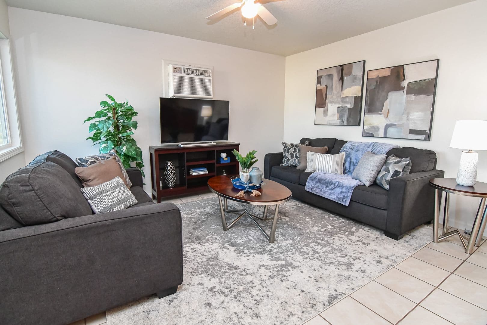 Winterset Apartment: 1407 West Mills Street