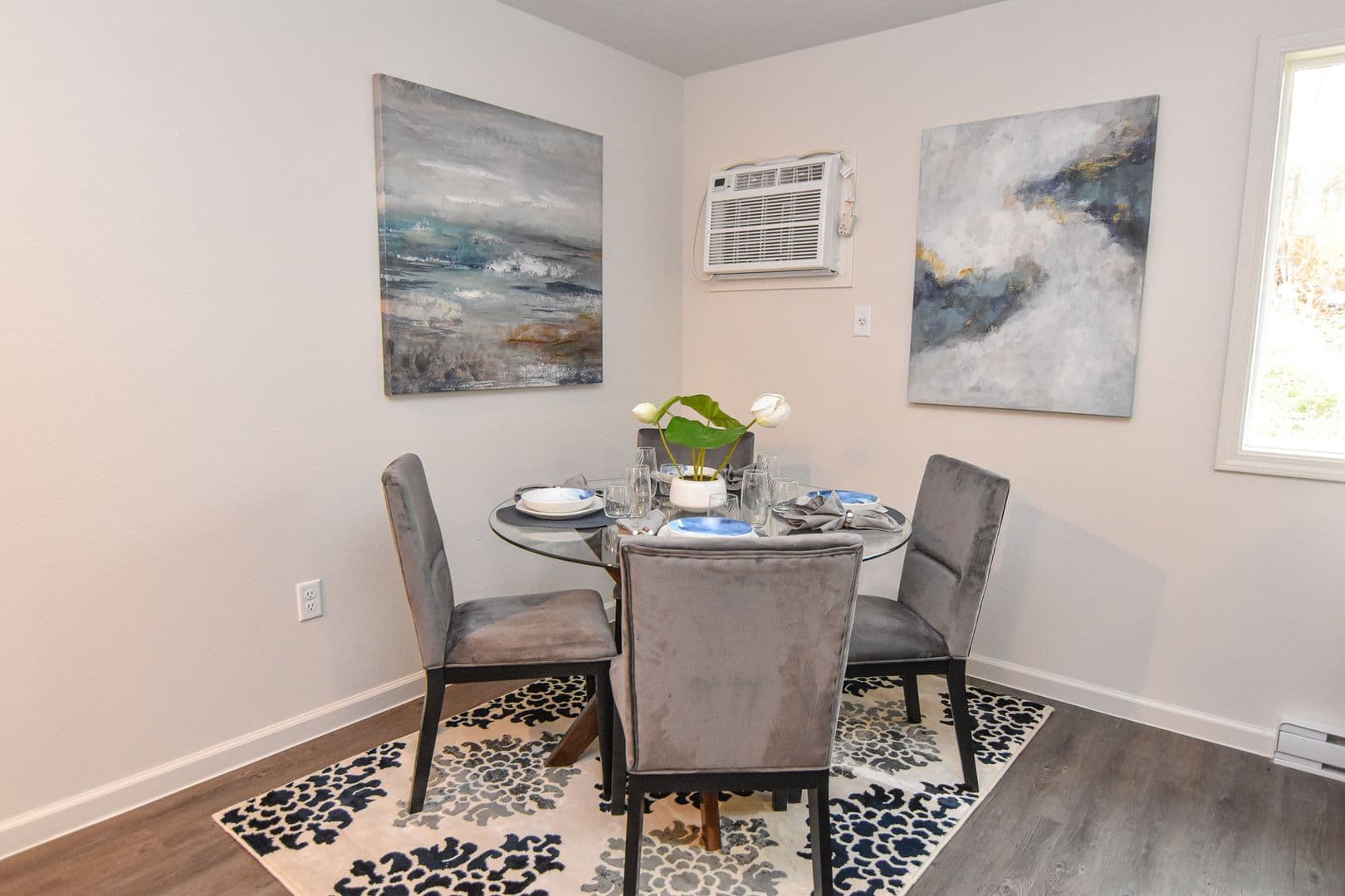 Winterset Apartment: 1407 West Mills Street