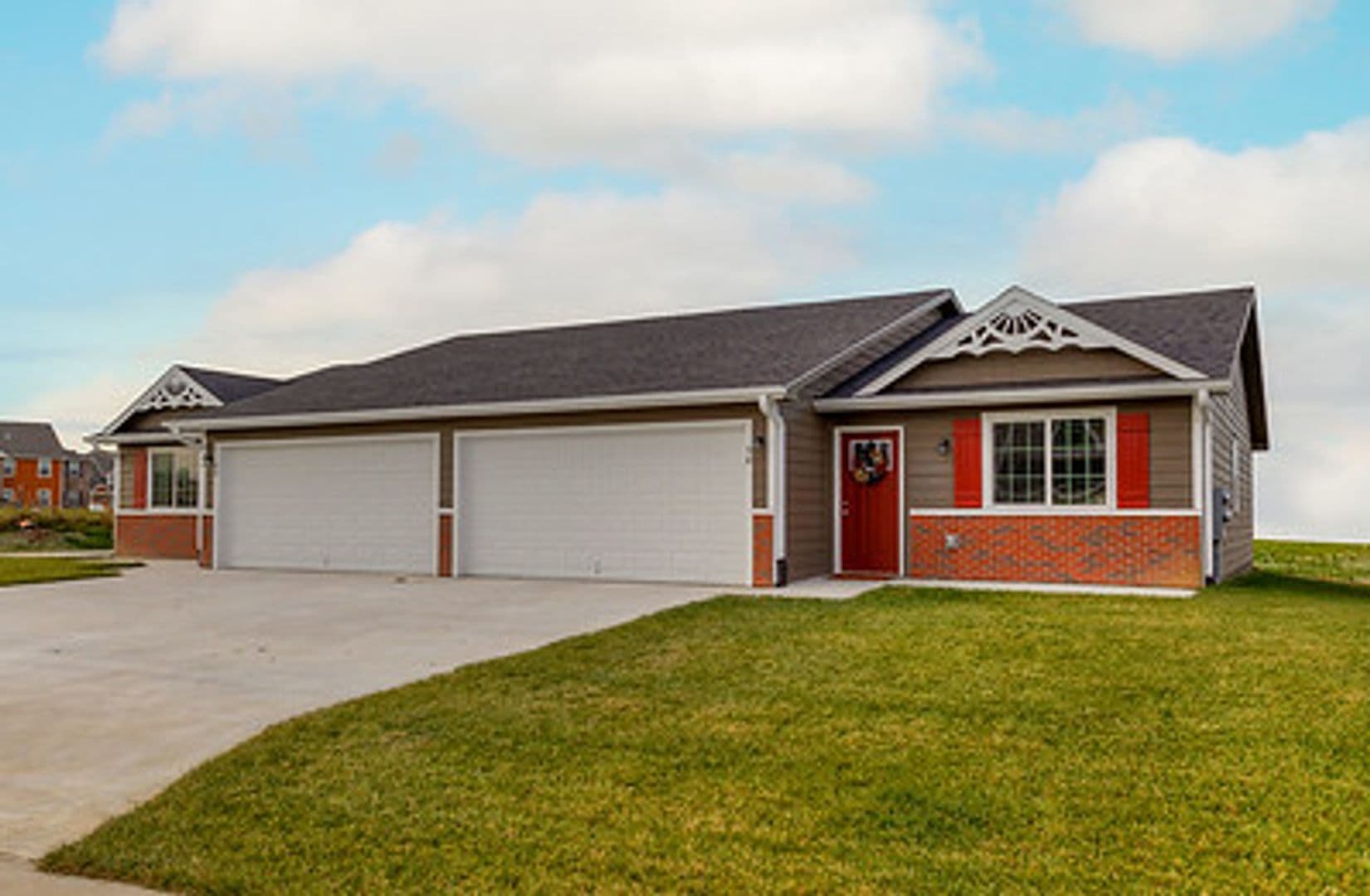 Pella Apartment: 1191 West 16th Street