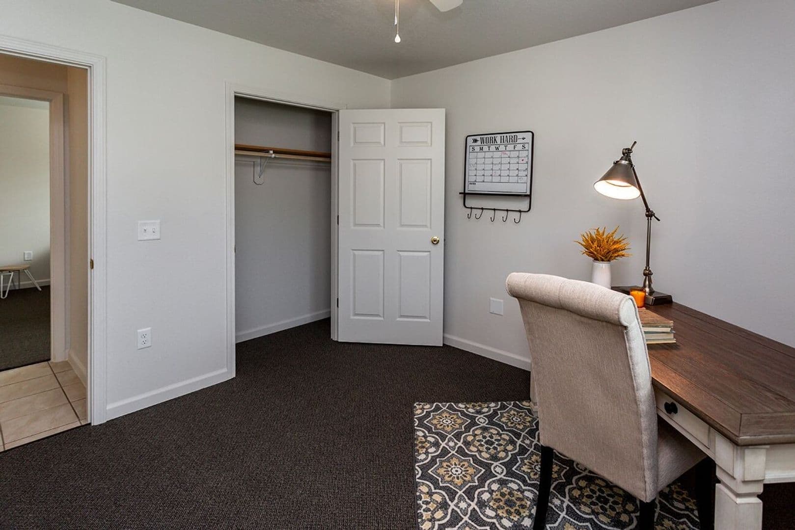 Des Moines Apartment: 4251 Grandview Ave