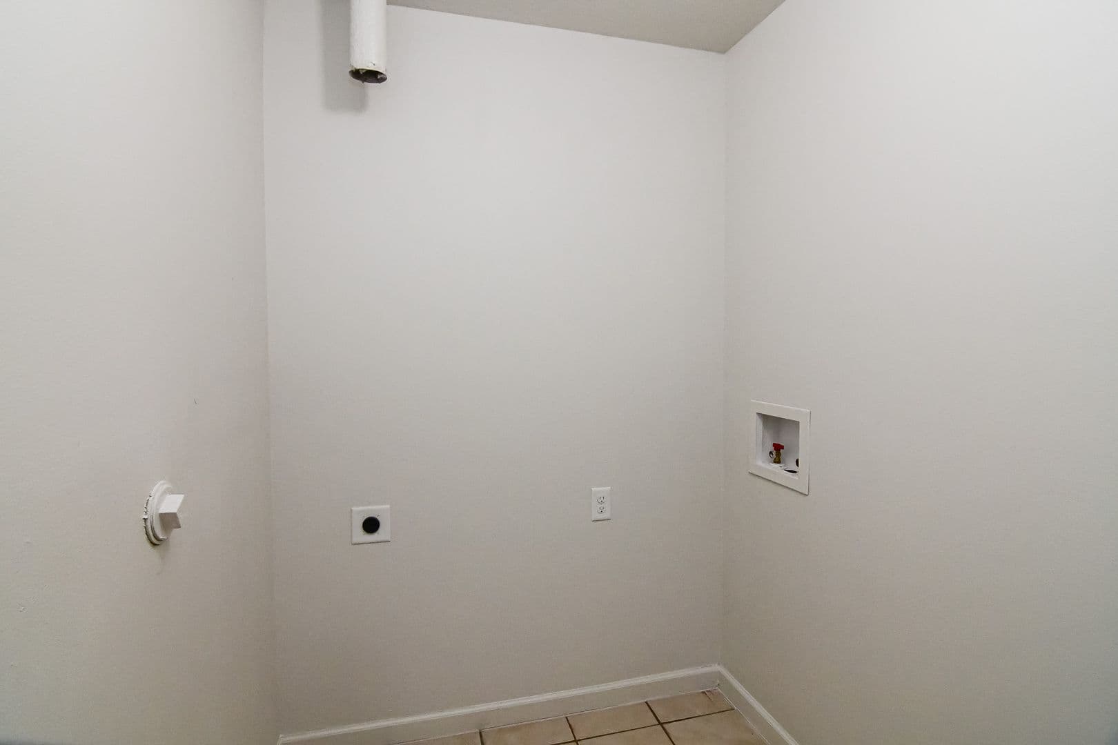 Winterset Apartment: 1407 West Mills Street