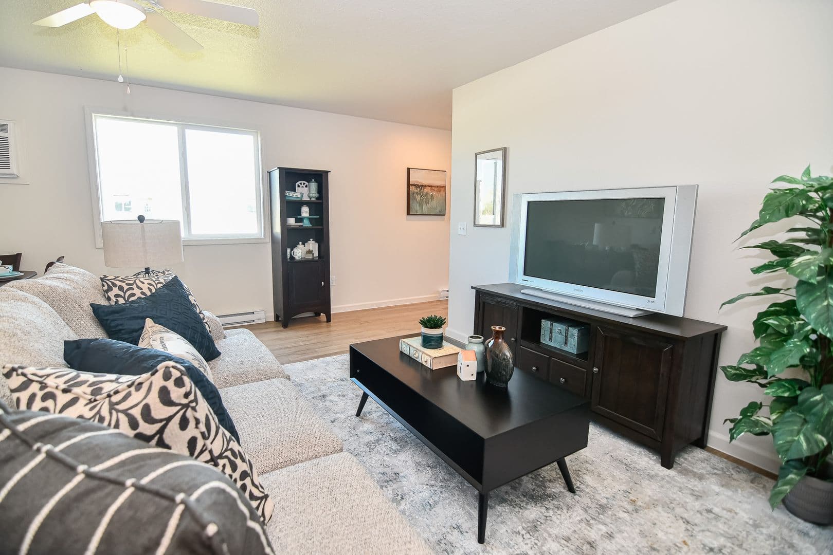 Pleasant Hill Apartment: 5790 Vision Drive