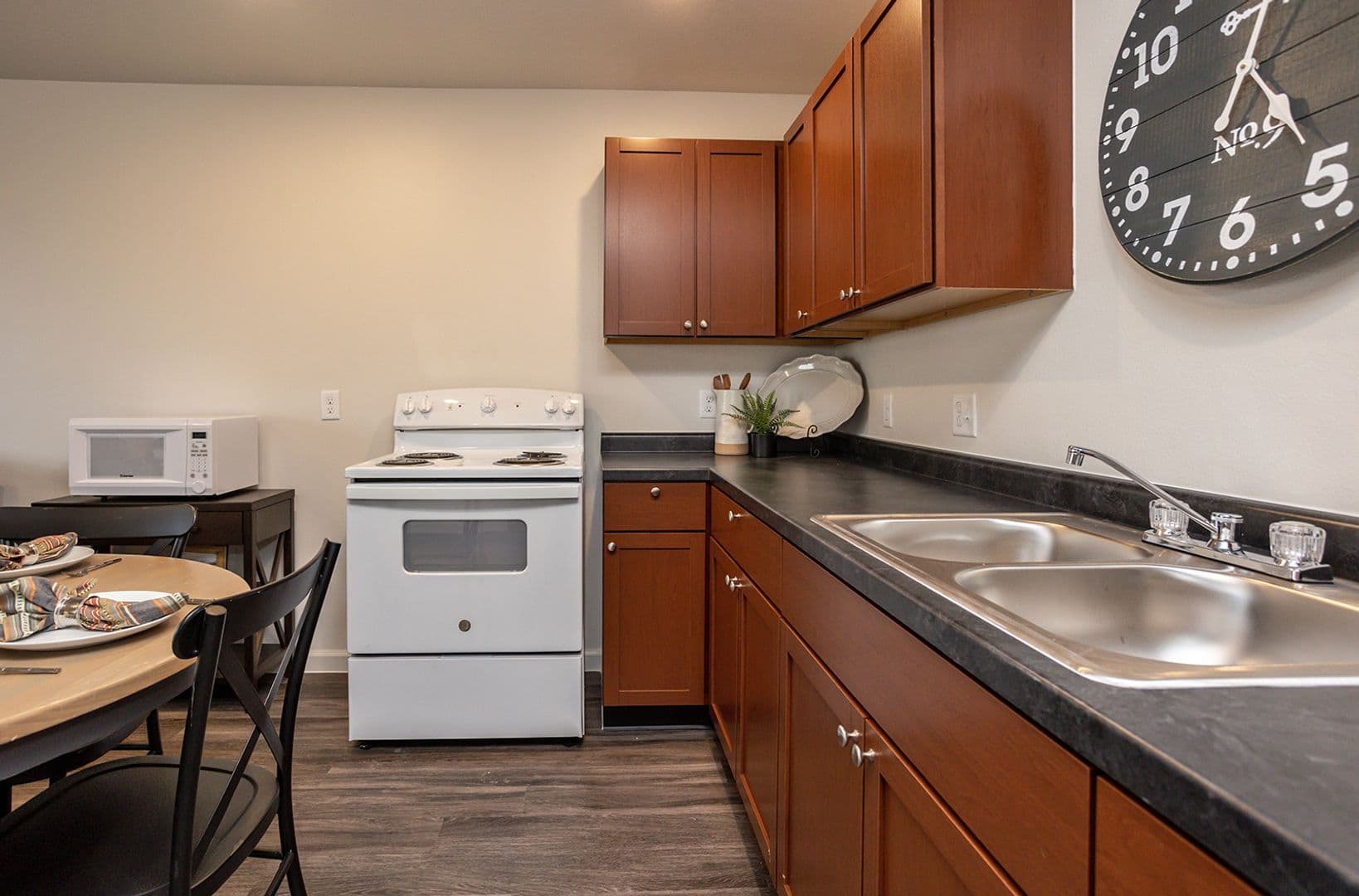 Pella Apartment: 1191 West 16th Street