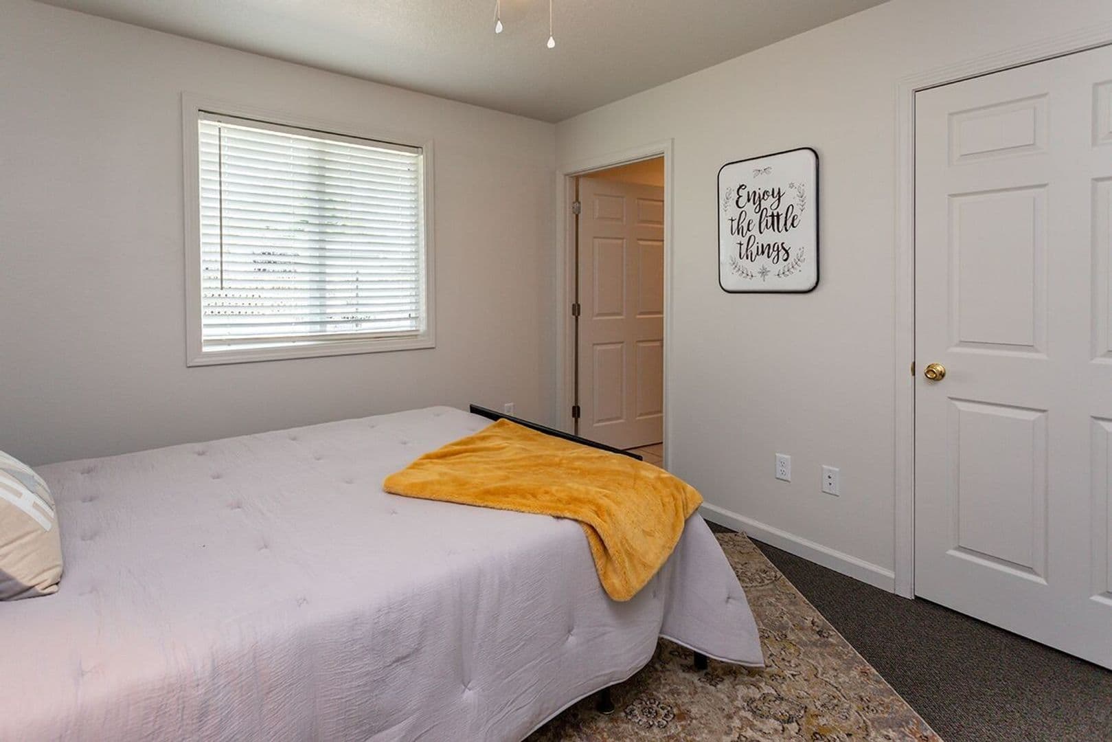Des Moines Apartment: 4251 Grandview Ave