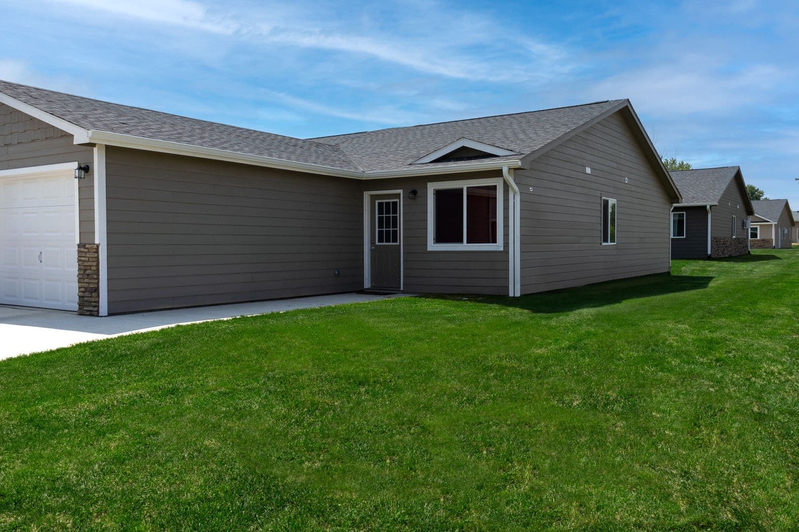 Storm Lake Townhome: 1555 E Milwaukee Ave