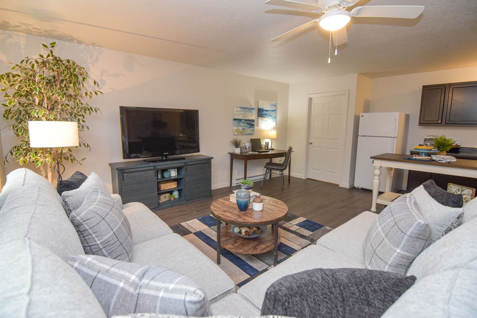 Pleasant Hill Apartment: 5756 Basswood Lane