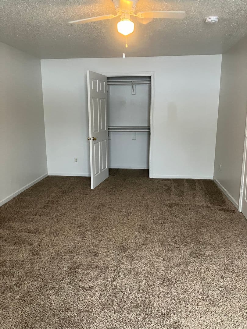 Newton Townhome: 1020 1st Ave W. #2