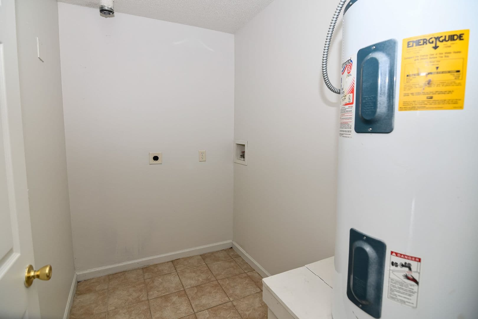 Grinnell Apartment: 232 8th Ave W 11