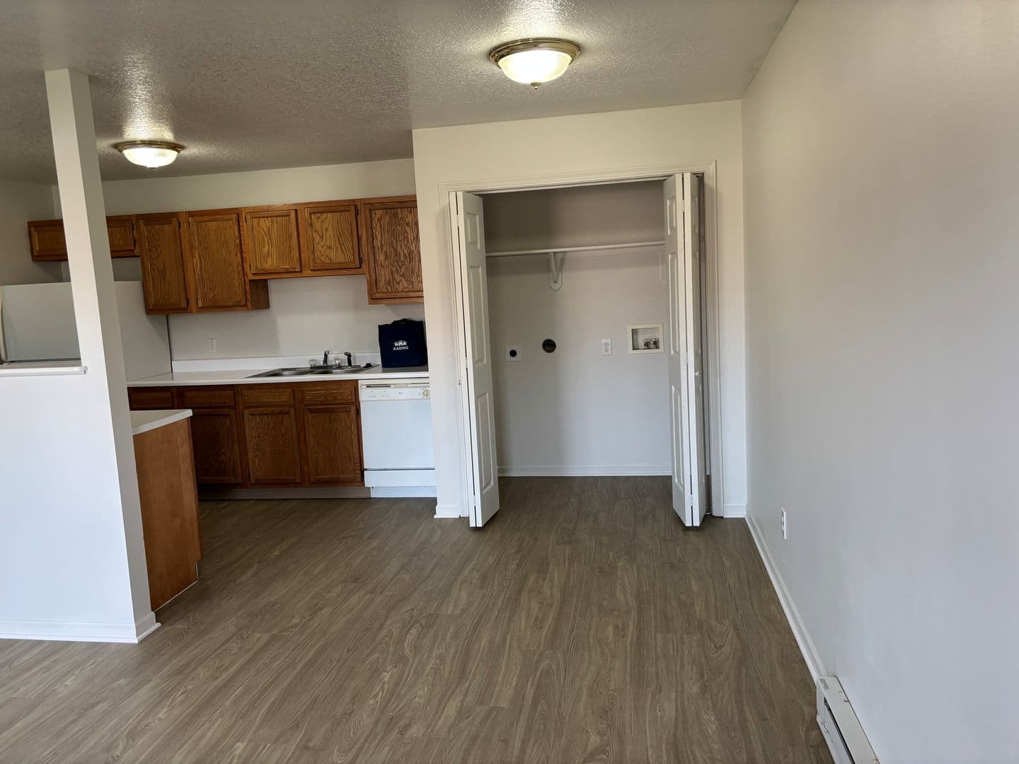 Prairie City Apartment: 107 W Steenhoek St