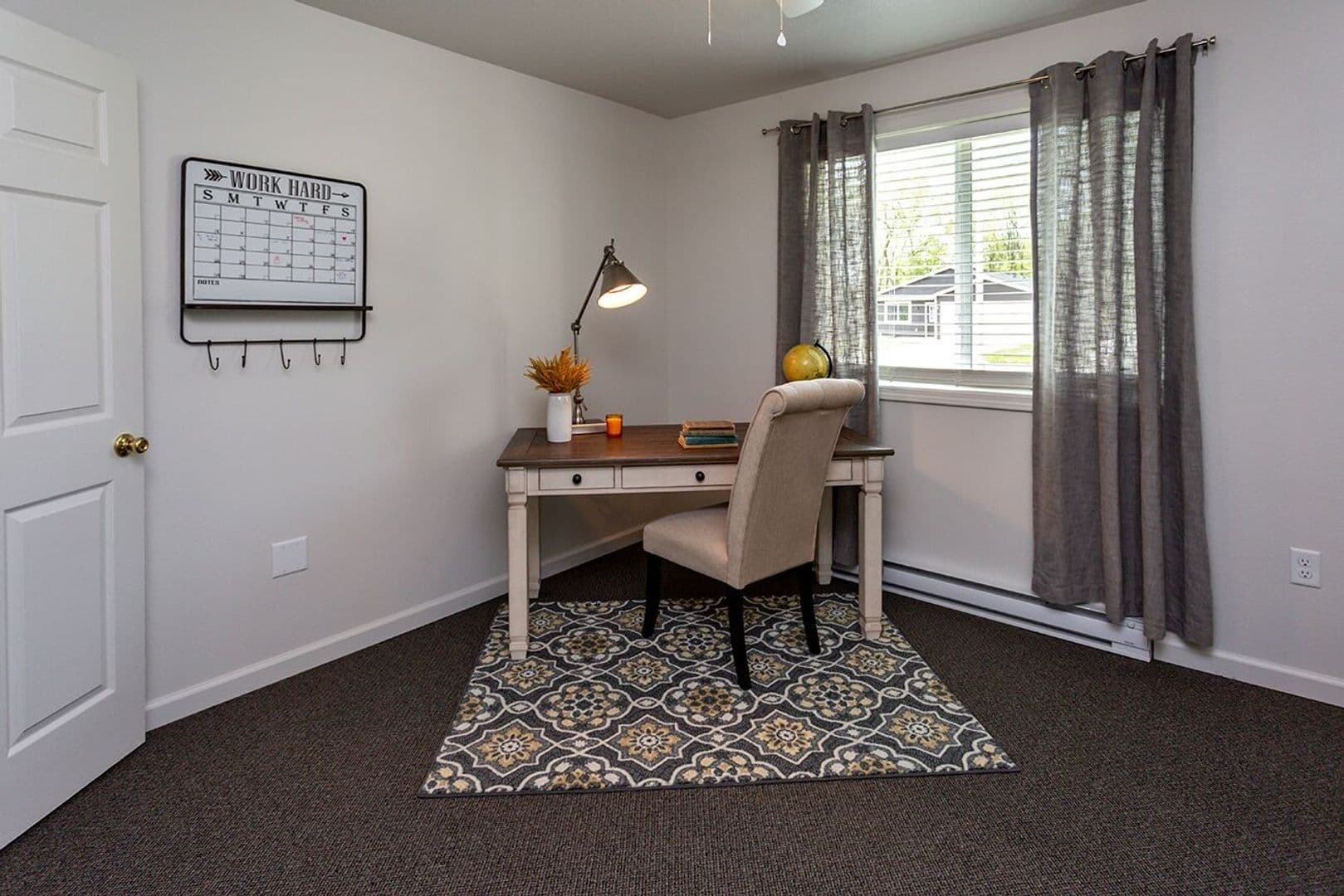 Des Moines Apartment: 3807 E. 27th St