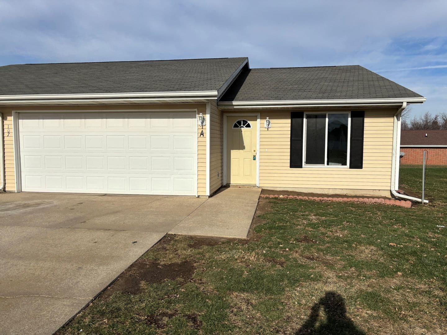 Prairie City Apartment: 107 W Steenhoek St