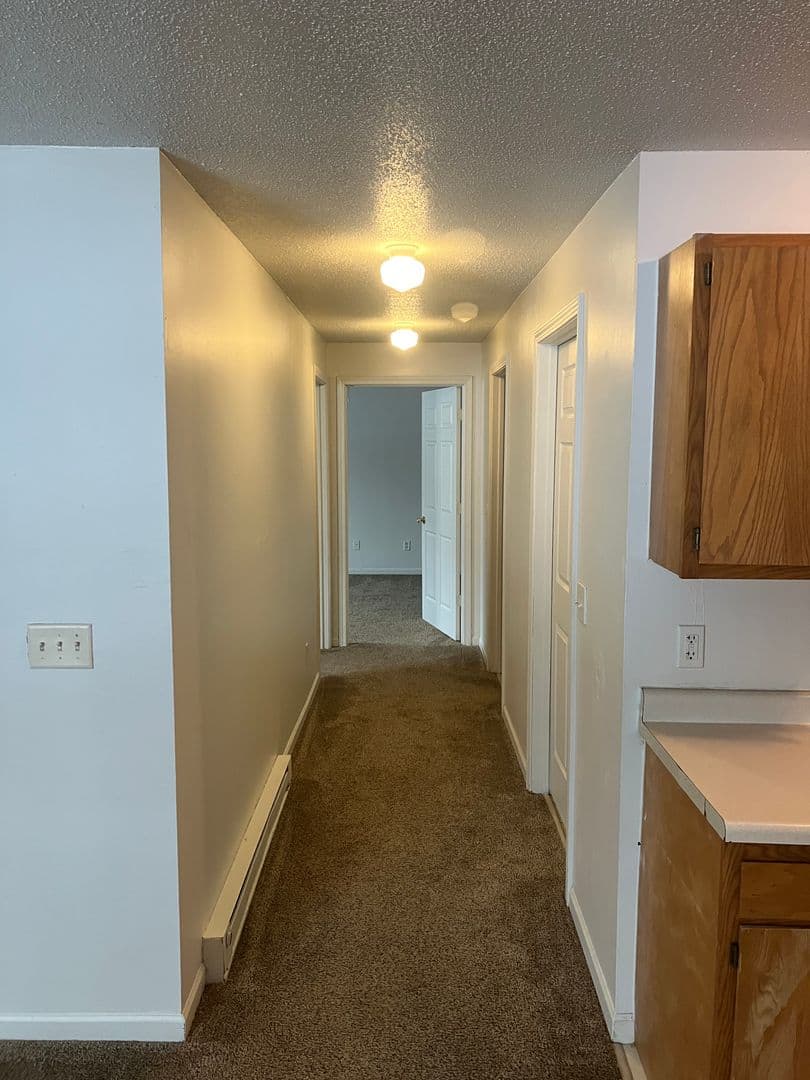 Newton Townhome: 1020 1st Ave W. #2