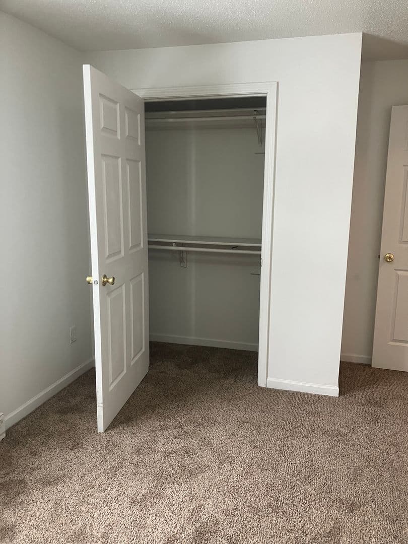 Newton Townhome: 1020 1st Ave W. #2