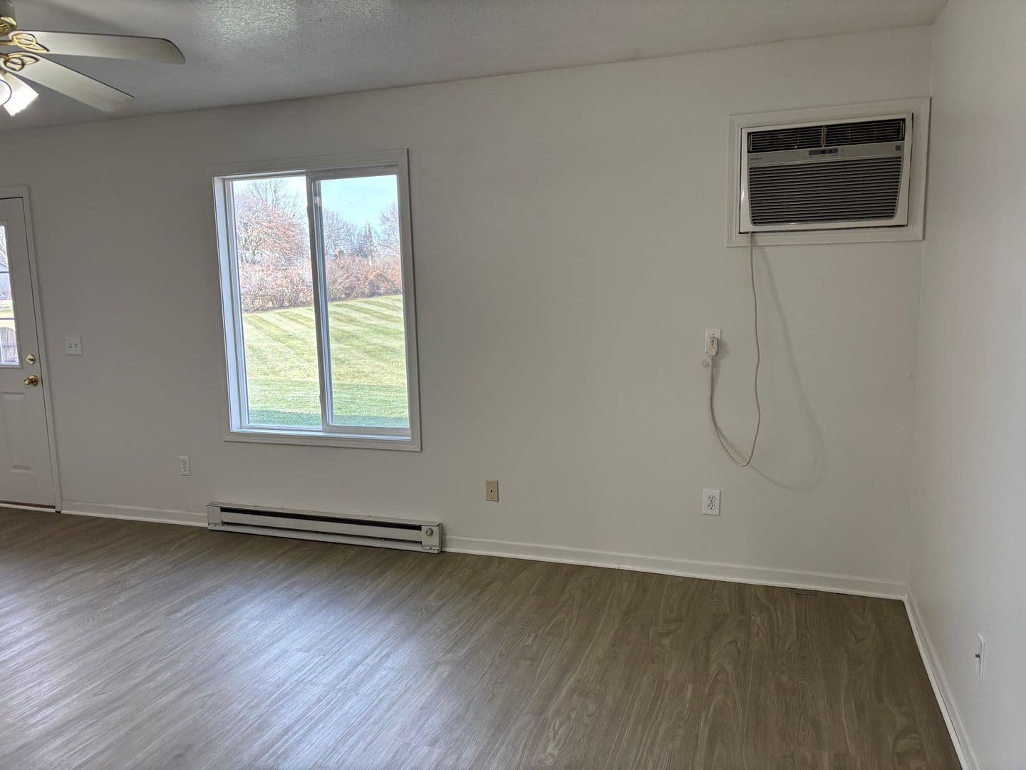 Prairie City Apartment: 107 W Steenhoek St