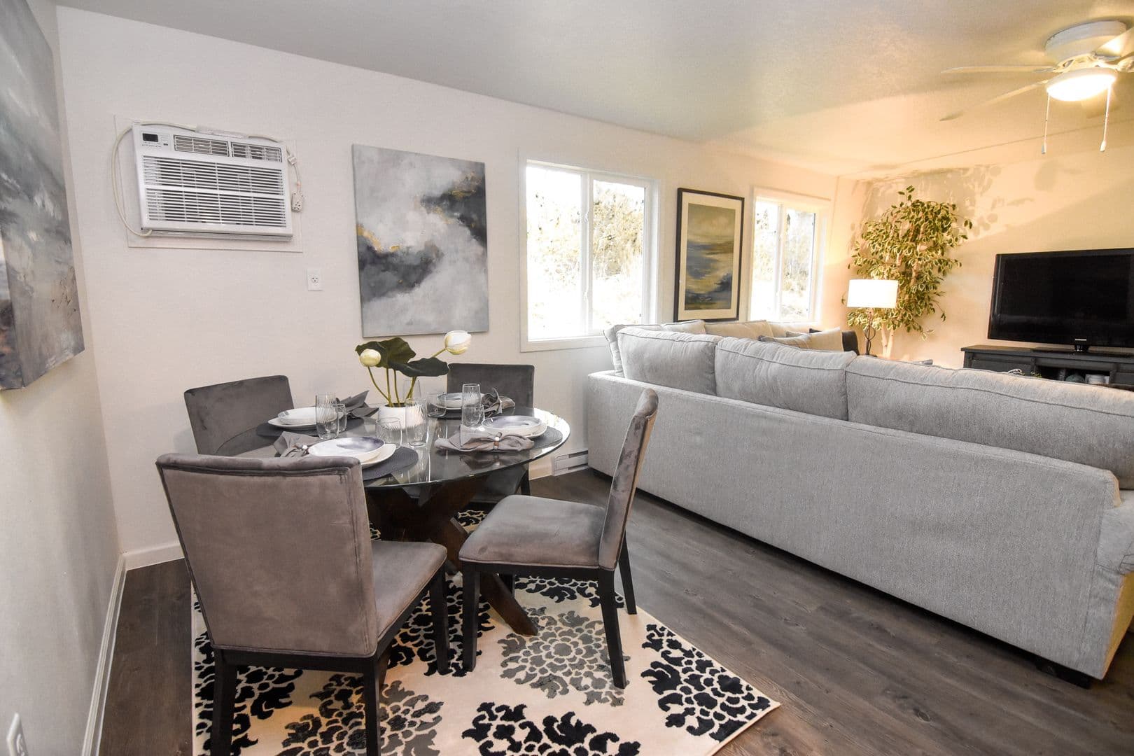 Pleasant Hill Apartment: 300 Fox Lane