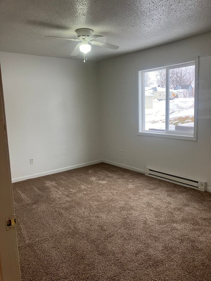 Newton Townhome: 1020 1st Ave W. #2