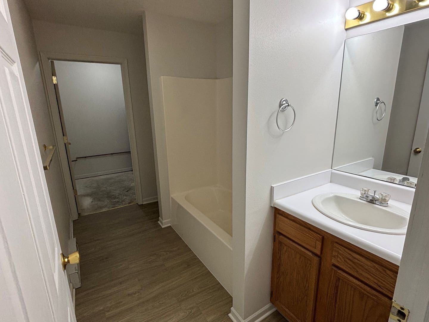 Prairie City Apartment: 107 W Steenhoek St