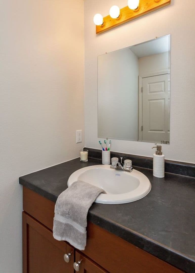 Des Moines Apartment: 4251 Grandview Ave
