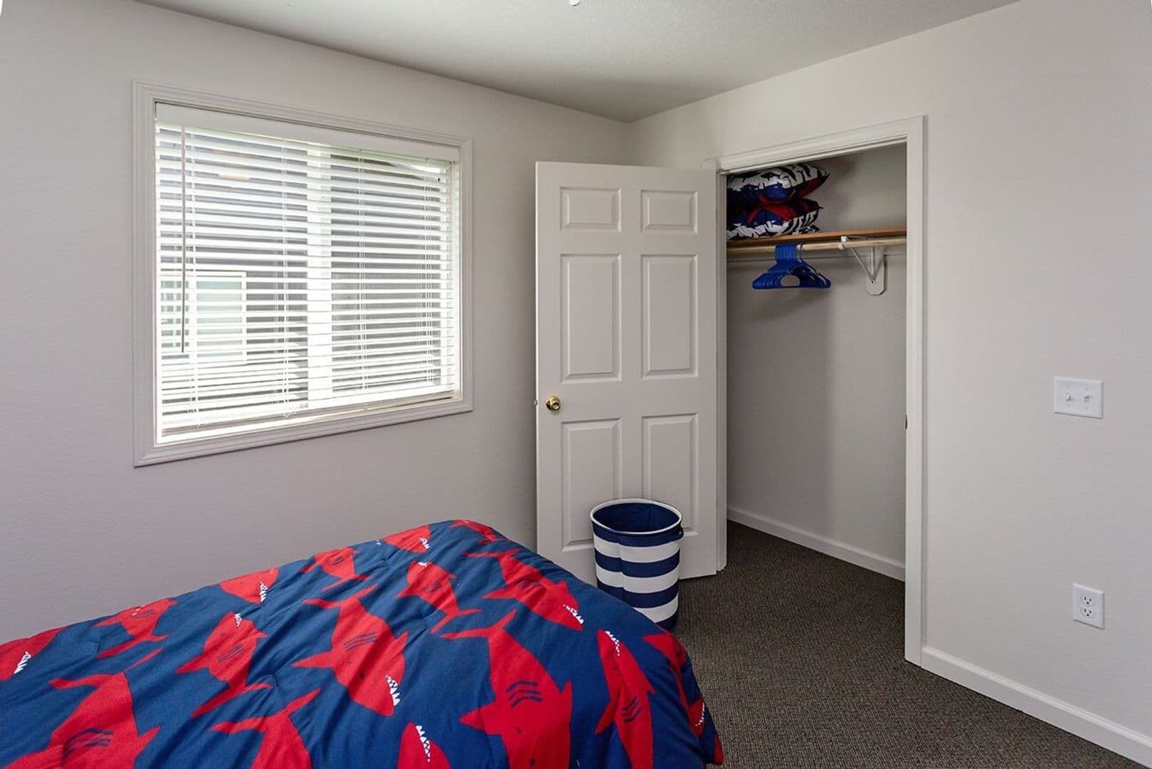 Des Moines Apartment: 4251 Grandview Ave