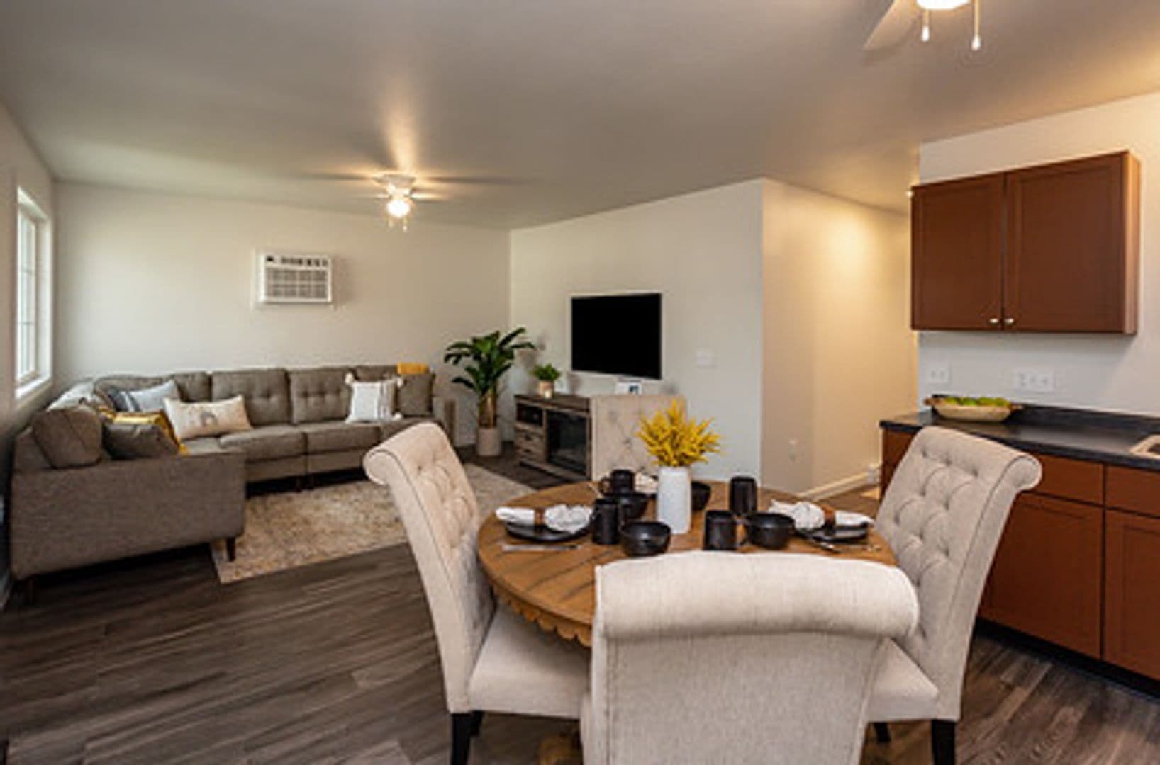 Pleasant Hill Apartment: 5756 Basswood Lane