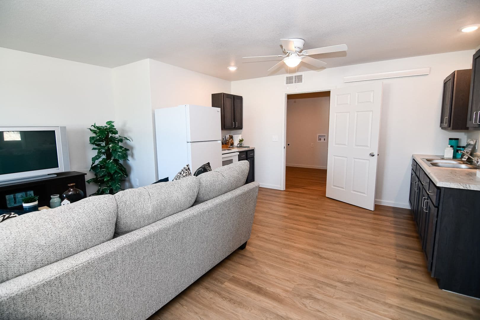 Pleasant Hill Apartment: 5790 Vision Drive