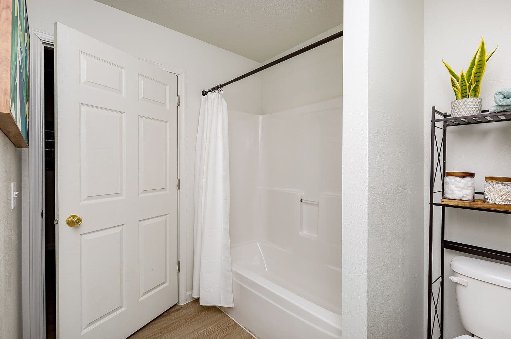 Winterset Apartment: 1407 West Mills Street