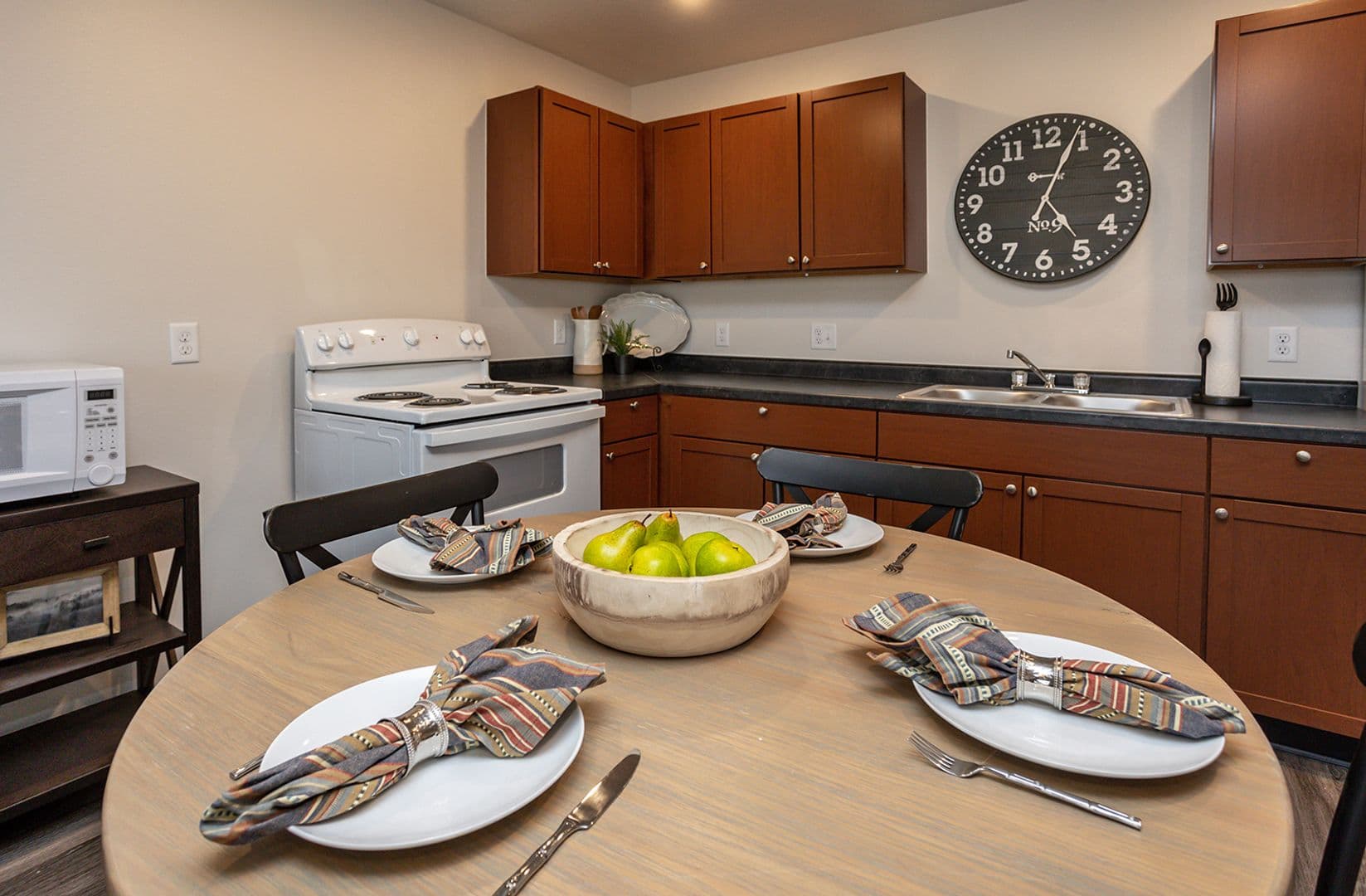 Pella Apartment: 1191 West 16th Street