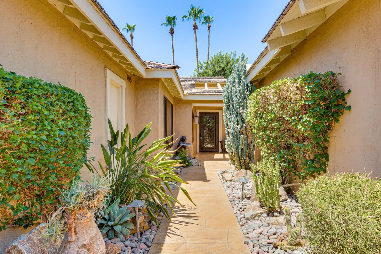 Palm Desert House: 389 Gran Via