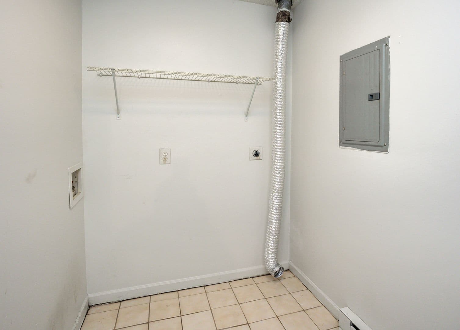 Newton Apartment: 1666 S. 15th Ave W