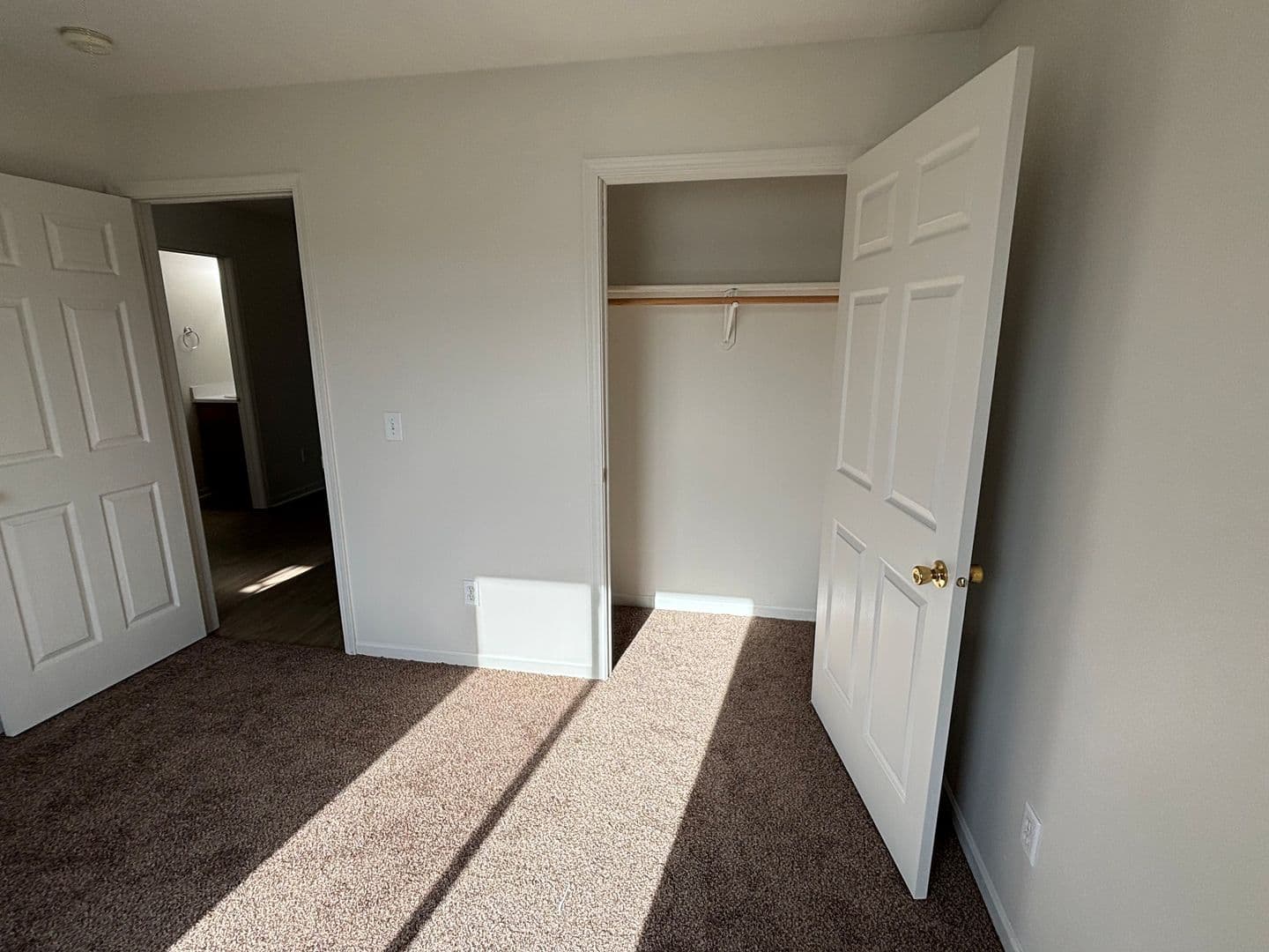 Prairie City Apartment: 107 W Steenhoek St
