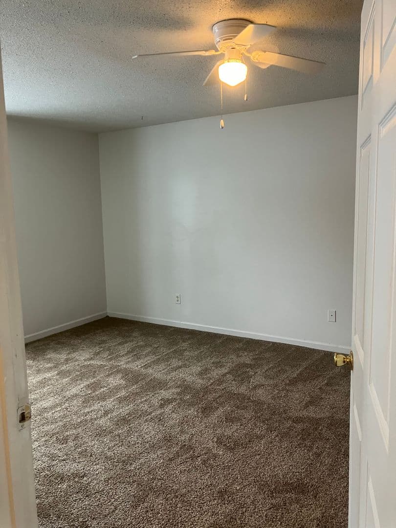 Newton Townhome: 1020 1st Ave W. #2