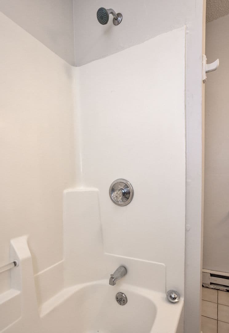 Newton Apartment: 1666 S. 15th Ave W