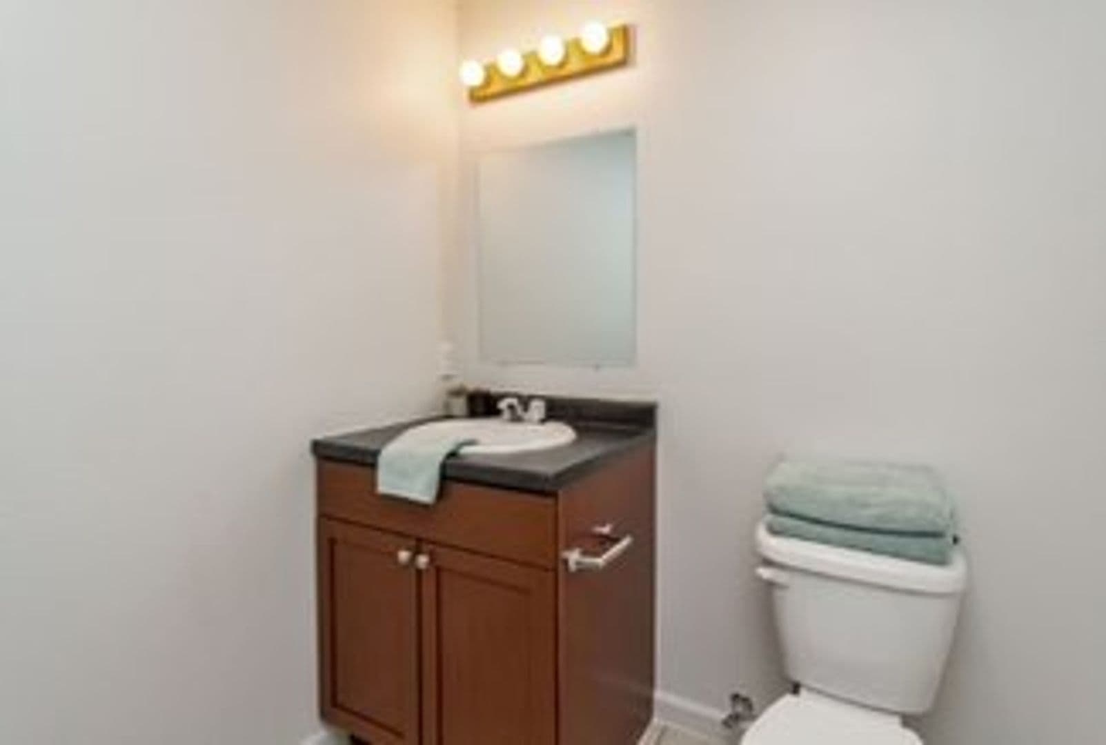 Des Moines Apartment: 4251 Grandview Ave