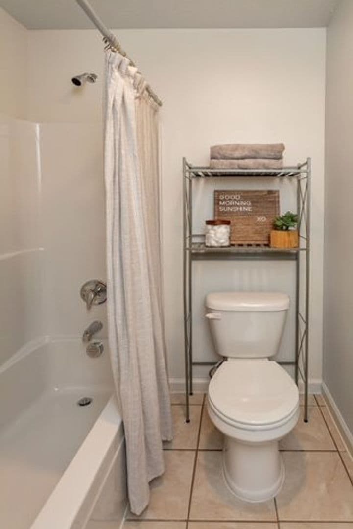 Des Moines Apartment: 4251 Grandview Ave