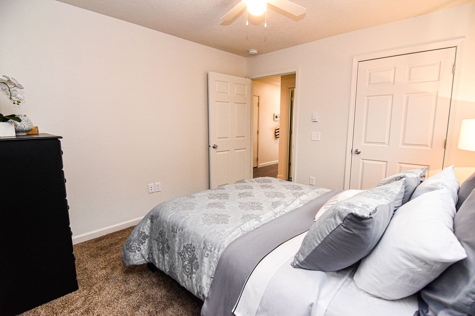 Pella Apartment: 1191 West 16th Street