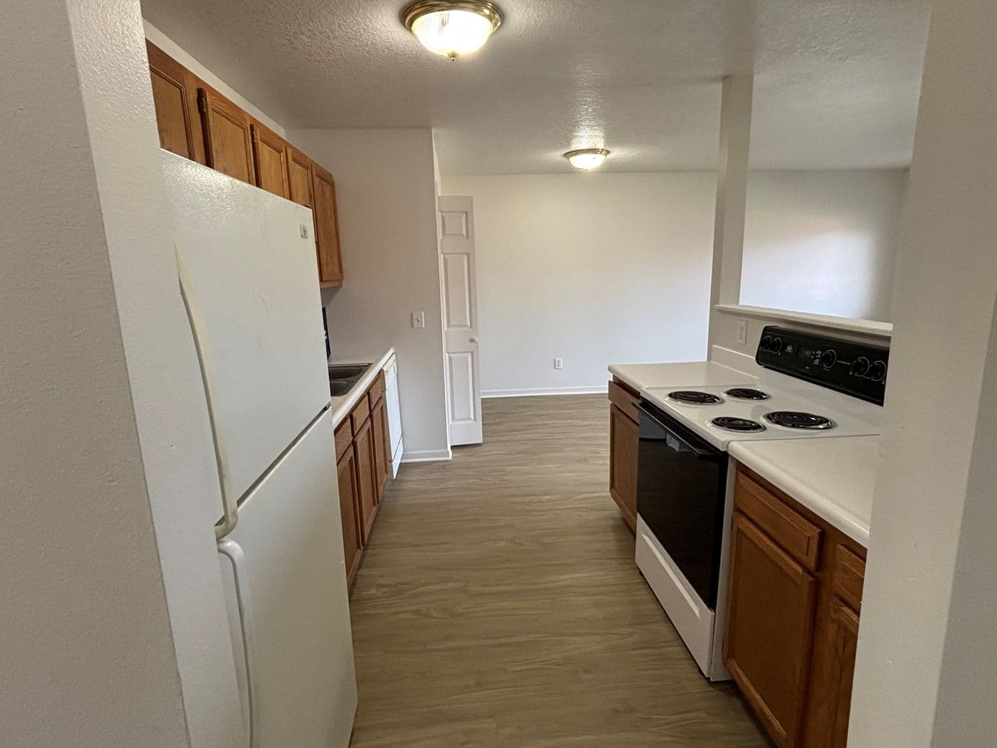 Prairie City Apartment: 107 W Steenhoek St